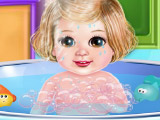 Игра Малышка принимает ванну